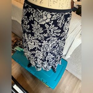 Lucy Pirida size 12 with zipper and lined cute medium length skirt #11